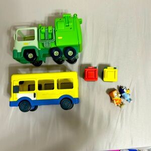 Two Bluey vehicle set